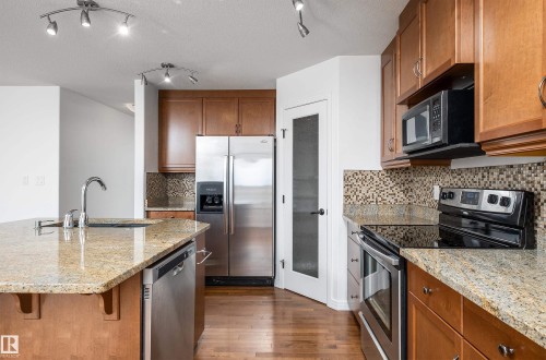 1245 Westerra Crescent, Stony Plain, AB - Indoor Photo Showing Kitchen With Upgraded Kitchen