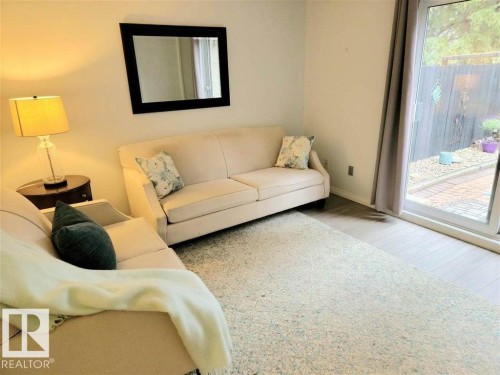 12032 25 Avenue, Edmonton, AB - Indoor Photo Showing Living Room