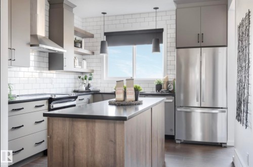 704 Southfork Drive, Leduc, AB - Indoor Photo Showing Kitchen With Upgraded Kitchen