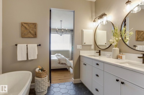 100 Redpoll Wynd, St. Albert, AB - Indoor Photo Showing Bathroom