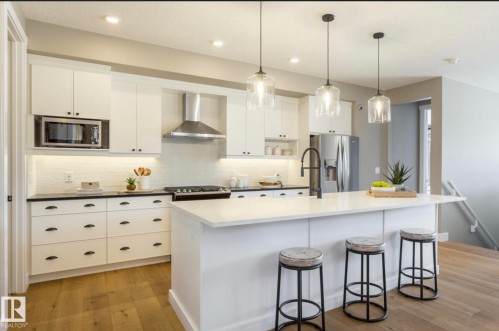 100 Redpoll Wynd, St. Albert, AB - Indoor Photo Showing Kitchen With Upgraded Kitchen