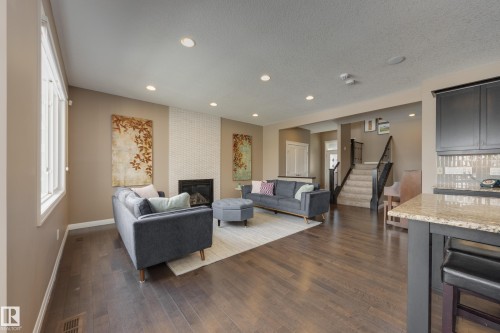 3825 Agar Green, Edmonton, AB - Indoor