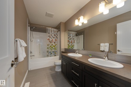 3825 Agar Green, Edmonton, AB - Indoor Photo Showing Bathroom