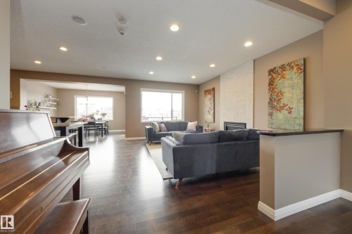 3825 Agar Green, Edmonton, AB - Indoor Photo Showing Living Room