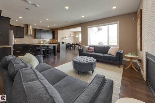 3825 Agar Green, Edmonton, AB - Indoor Photo Showing Living Room