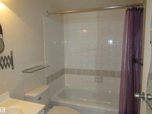 1002 9929 113 Street, Edmonton, AB - Indoor Photo Showing Bathroom