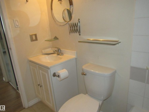 1002 9929 113 Street, Edmonton, AB - Indoor Photo Showing Bathroom