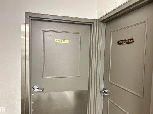 1002 9929 113 Street, Edmonton, AB - Indoor