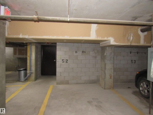1002 9929 113 Street, Edmonton, AB - Indoor Photo Showing Garage