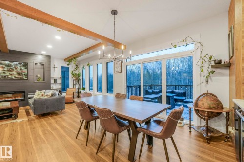 707 Kinglet Boulevard, Edmonton, AB - Indoor Photo Showing Dining Room