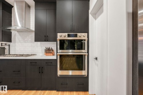 707 Kinglet Boulevard, Edmonton, AB - Indoor Photo Showing Kitchen