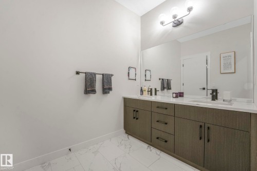 707 Kinglet Boulevard, Edmonton, AB - Indoor Photo Showing Bathroom