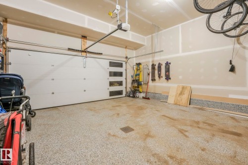 707 Kinglet Boulevard, Edmonton, AB - Indoor Photo Showing Garage