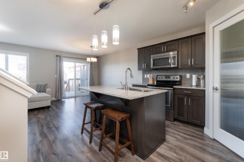 1 Hammett Gate, Spruce Grove, AB - Indoor Photo Showing Kitchen With Upgraded Kitchen