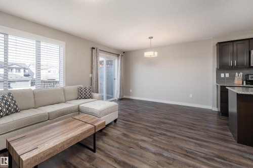 1 Hammett Gate, Spruce Grove, AB - Indoor Photo Showing Living Room