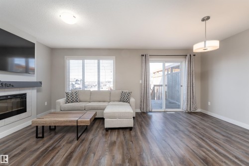 1 Hammett Gate, Spruce Grove, AB - Indoor Photo Showing Living Room With Fireplace