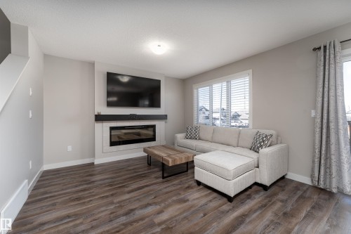1 Hammett Gate, Spruce Grove, AB - Indoor Photo Showing Living Room With Fireplace
