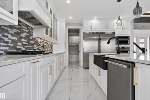 707 180 Street, Edmonton, AB - Indoor Photo Showing Kitchen With Upgraded Kitchen