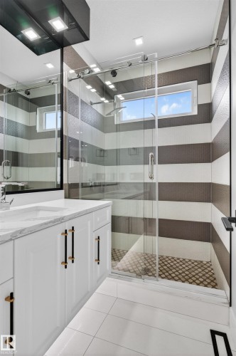 707 180 Street, Edmonton, AB - Indoor Photo Showing Bathroom