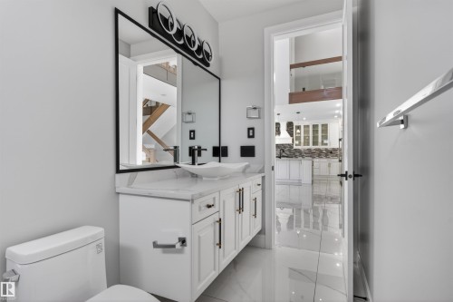 707 180 Street, Edmonton, AB - Indoor Photo Showing Bathroom