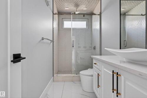 707 180 Street, Edmonton, AB - Indoor Photo Showing Bathroom