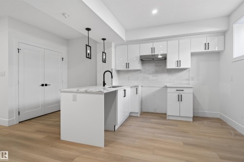 707 180 Street, Edmonton, AB - Indoor Photo Showing Kitchen With Upgraded Kitchen