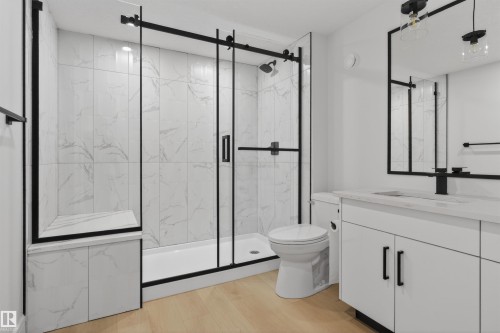 707 180 Street, Edmonton, AB - Indoor Photo Showing Bathroom