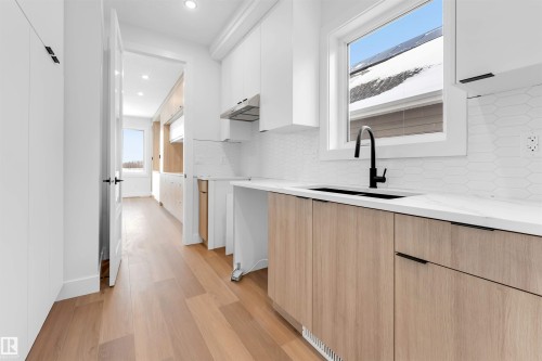 152 Edgewater Circle, Leduc, AB - Indoor Photo Showing Kitchen