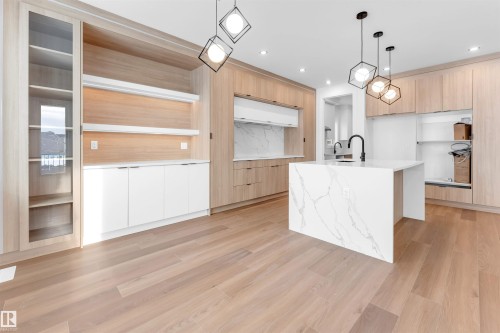 152 Edgewater Circle, Leduc, AB - Indoor Photo Showing Kitchen