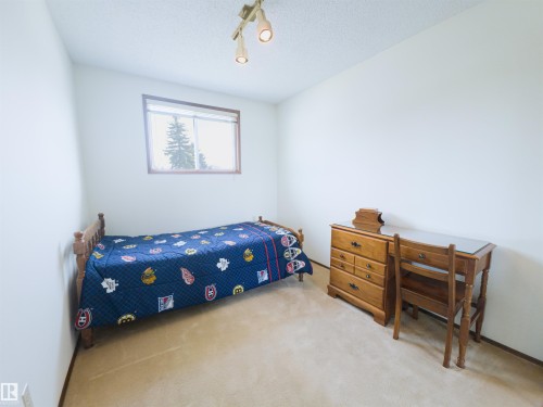 119 Castle Keep, Edmonton, AB - Indoor Photo Showing Bedroom
