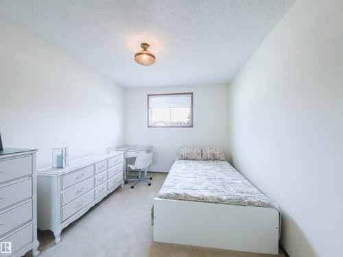 119 Castle Keep, Edmonton, AB - Indoor Photo Showing Bedroom