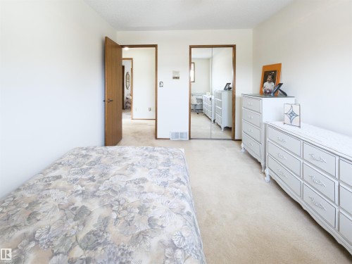 119 Castle Keep, Edmonton, AB - Indoor Photo Showing Bedroom