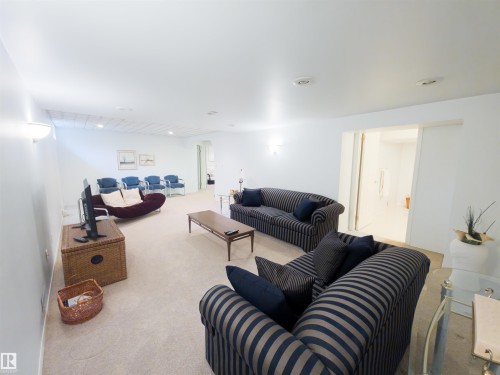 119 Castle Keep, Edmonton, AB - Indoor