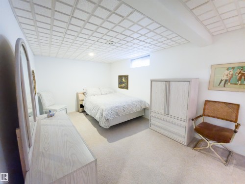 119 Castle Keep, Edmonton, AB - Indoor Photo Showing Bedroom
