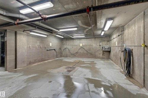 In building car wash - 316 141 Festival Way, Sherwood Park, AB - Indoor Photo Showing Garage