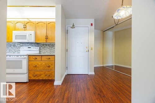 #305 9926 100 Av, Fort Saskatchewan, AB - Indoor Photo Showing Kitchen