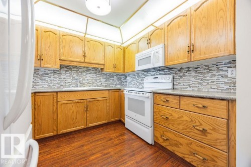 #305 9926 100 Av, Fort Saskatchewan, AB - Indoor Photo Showing Kitchen