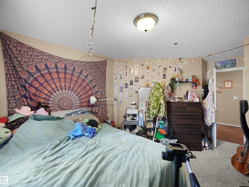This room features carpeted flooring and a ceiling light fixture - 10 10331 106 Street, Edmonton, AB - Indoor Photo Showing Bedroom