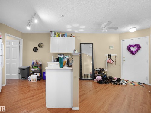 10 10331 106 Street, Edmonton, AB - Indoor Photo Showing Kitchen