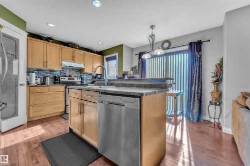 7939 2 Avenue, Edmonton, AB - Indoor Photo Showing Kitchen