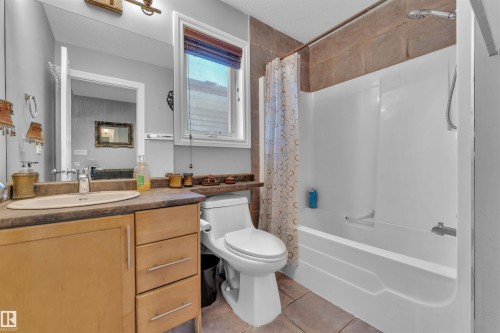 7939 2 Avenue, Edmonton, AB - Indoor Photo Showing Bathroom