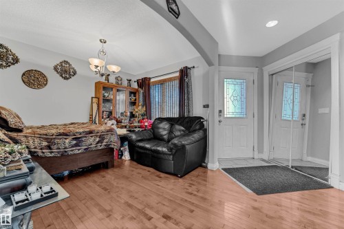7939 2 Avenue, Edmonton, AB - Indoor Photo Showing Living Room