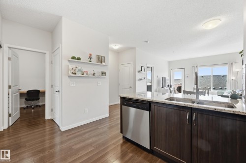 421 1820 Rutherford Road, Edmonton, AB - Indoor Photo Showing Kitchen