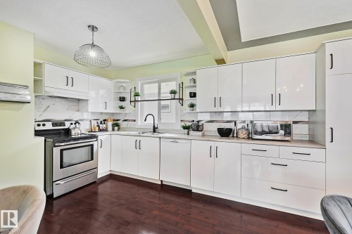 11334 52 Street, Edmonton, AB - Indoor Photo Showing Kitchen