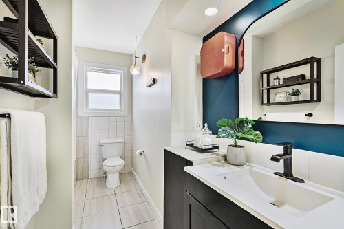 11334 52 Street, Edmonton, AB - Indoor Photo Showing Bathroom