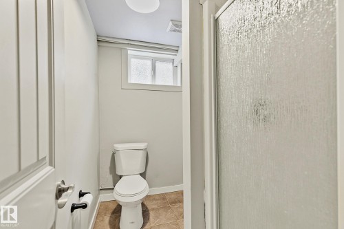 11334 52 Street, Edmonton, AB - Indoor Photo Showing Bathroom