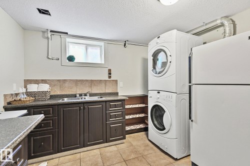 11334 52 Street, Edmonton, AB - Indoor Photo Showing Laundry Room
