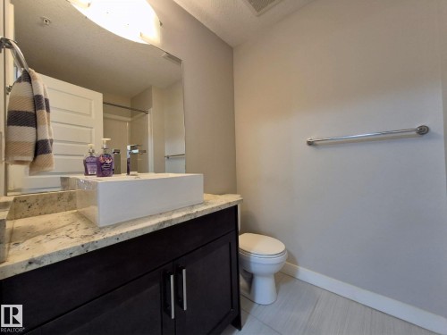 229 5151 Windermere Boulevard, Edmonton, AB - Indoor Photo Showing Bathroom