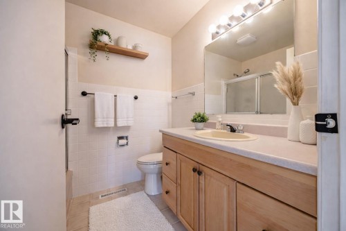 14008 83 Street, Edmonton, AB - Indoor Photo Showing Bathroom