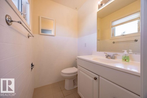 14008 83 Street, Edmonton, AB - Indoor Photo Showing Bathroom